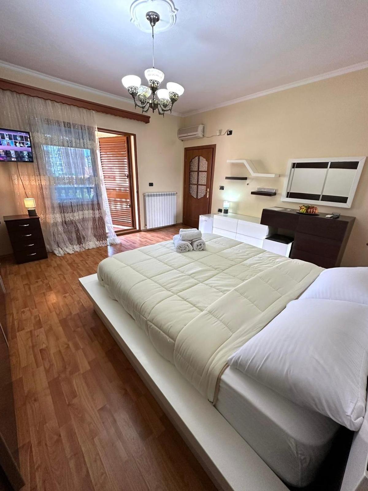 Guest House Pulake Berat Extérieur photo